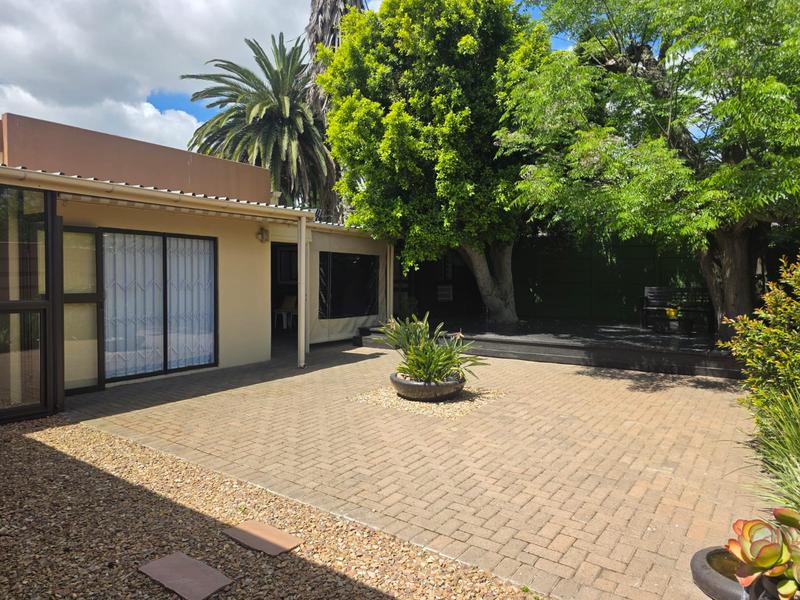 To Let 7 Bedroom Property for Rent in Bonnie Brae Western Cape
